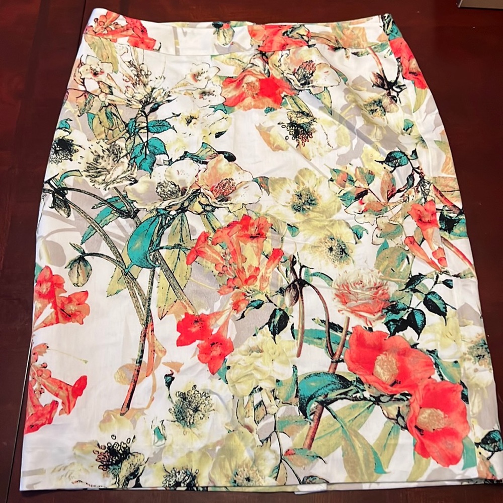 Van Heusen Studio Skirt, size 6